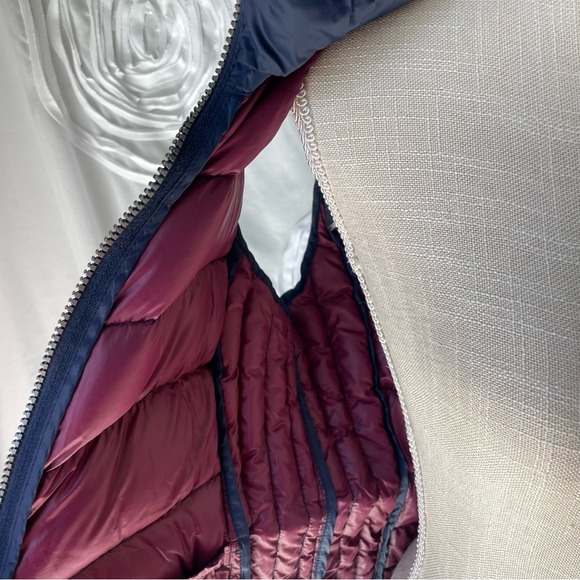 G. H. Bass & Co. down packable puffer navy blue vest with detachable hood, XS - Picture 10 of 12